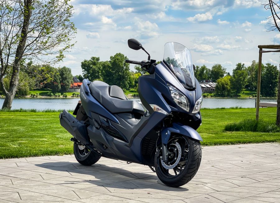 Kényelemre hangolva – Suzuki Burgman 400 ABS - Autó & Motor - MOBILITY - burgman 400, burgman 400 teszt, Suzuki Burgman 400 ABS teszt, Suzuki robogó teszt, 