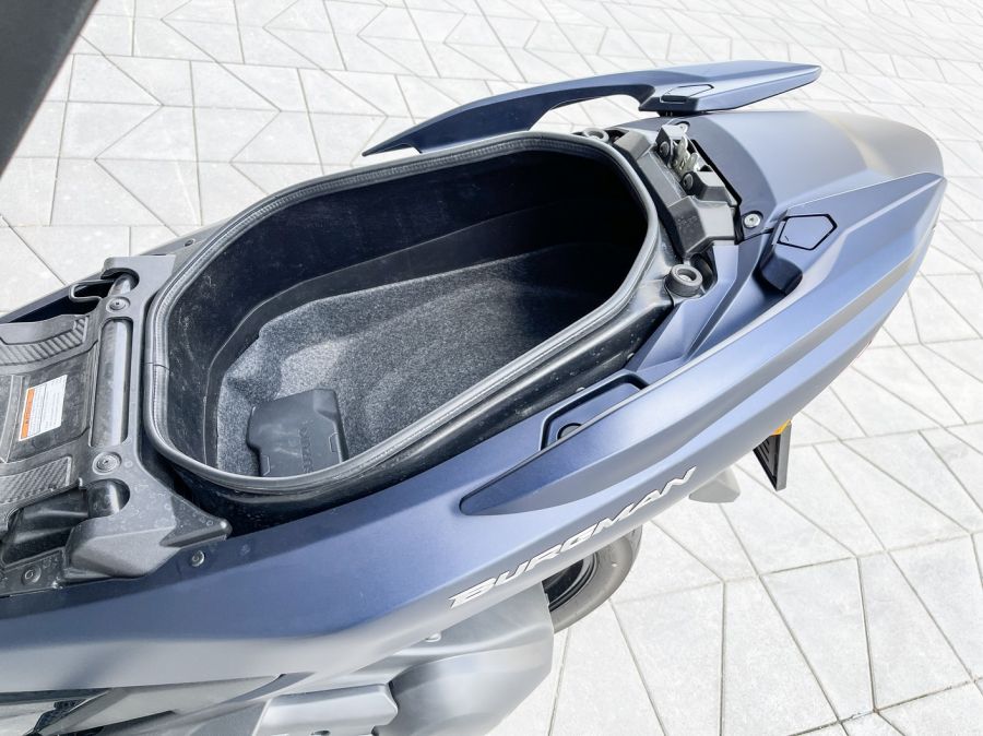 Kényelemre hangolva – Suzuki Burgman 400 ABS - Autó & Motor - MOBILITY - burgman 400, burgman 400 teszt, Suzuki Burgman 400 ABS teszt, Suzuki robogó teszt, 