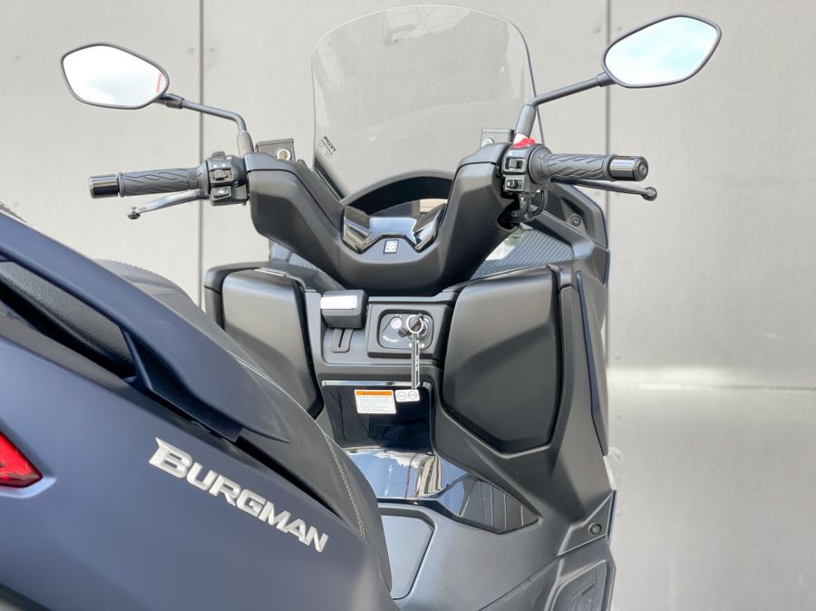 Kényelemre hangolva – Suzuki Burgman 400 ABS - Autó & Motor - MOBILITY - burgman 400, burgman 400 teszt, Suzuki Burgman 400 ABS teszt, Suzuki robogó teszt, 