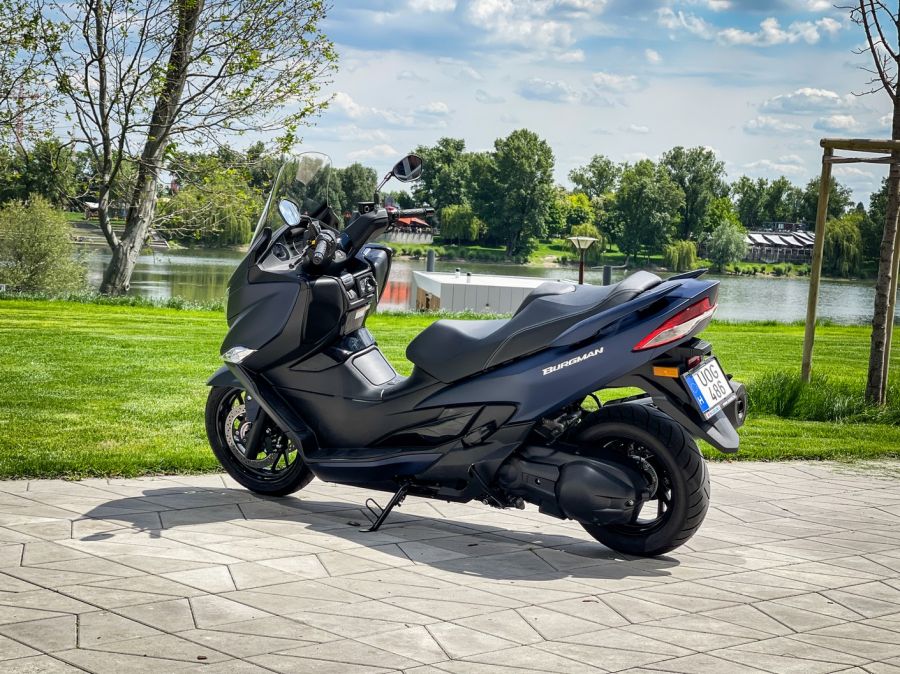 Kényelemre hangolva – Suzuki Burgman 400 ABS - Autó & Motor - MOBILITY - burgman 400, burgman 400 teszt, Suzuki Burgman 400 ABS teszt, Suzuki robogó teszt, 