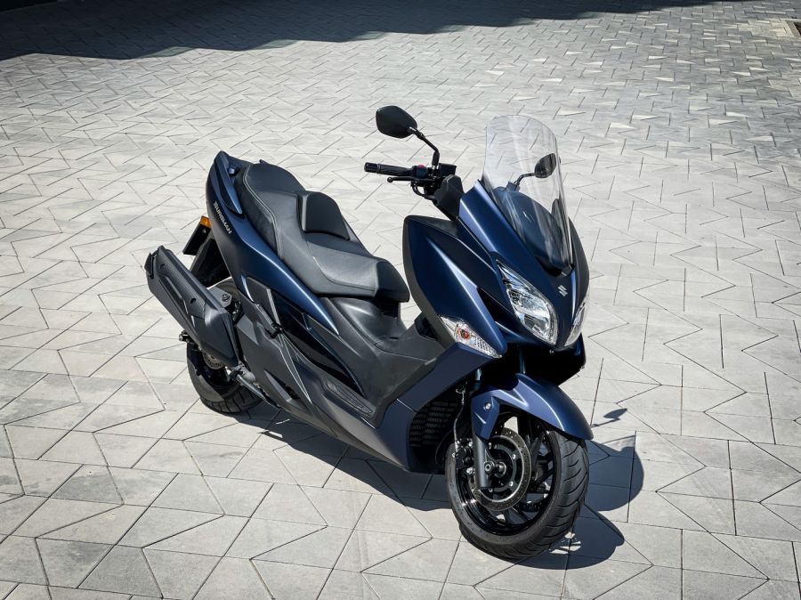 Kényelemre hangolva – Suzuki Burgman 400 ABS - Autó & Motor - MOBILITY - burgman 400, burgman 400 teszt, Suzuki Burgman 400 ABS teszt, Suzuki robogó teszt, 