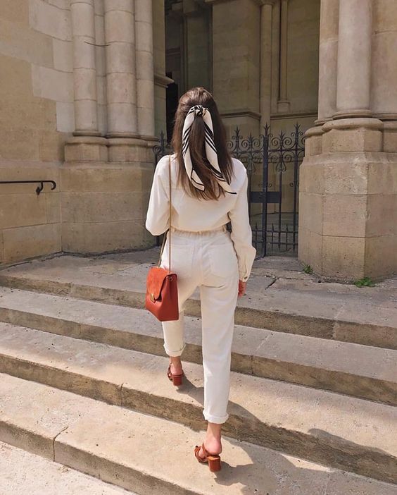 Stílusiskola: így viselj kendőket -  -  - divat, kendő, outfit, selyemkendő, stílus, 