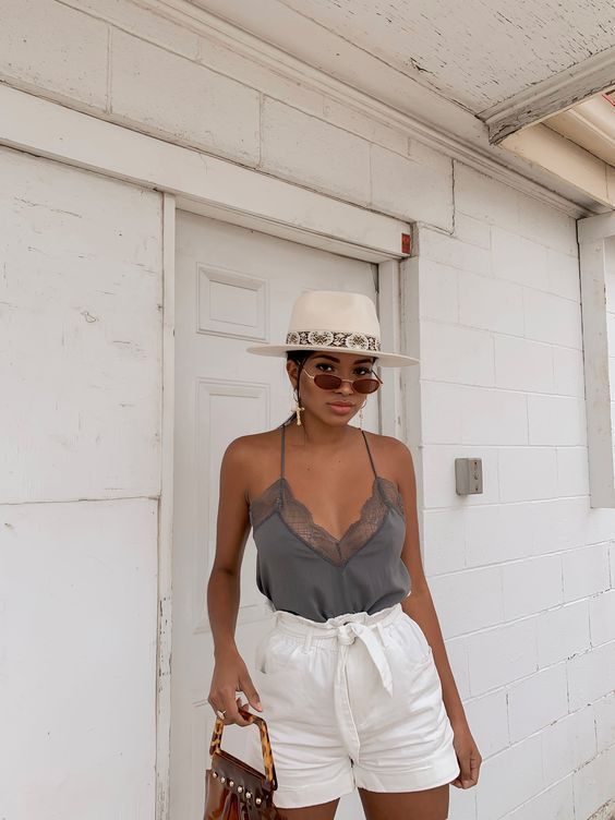 Stílusiskola: így viselj paperbag shortokat -  -  - divat, outfit, paperbag nadrág, paperbag rövidnadrág, stílus, 