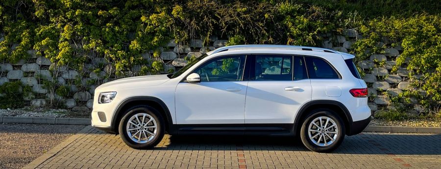 Alaptípus Mercedes módra, avagy 3 gyerek és a 3 ágú csillag – Mercedes GLB 180d - Autó & Motor - MOBILITY - glb mercedes, glb teszt, mercedes glb dízel, mercedes terepjáró, mercedes-benz glb 180d teszt, 