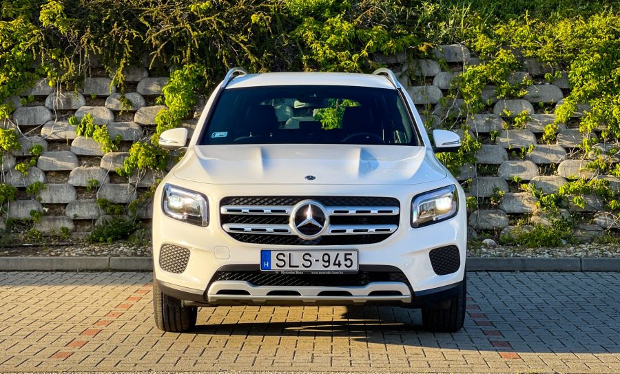 Alaptípus Mercedes módra, avagy 3 gyerek és a 3 ágú csillag – Mercedes GLB 180d - Autó & Motor - MOBILITY - glb mercedes, glb teszt, mercedes glb dízel, mercedes terepjáró, mercedes-benz glb 180d teszt, 