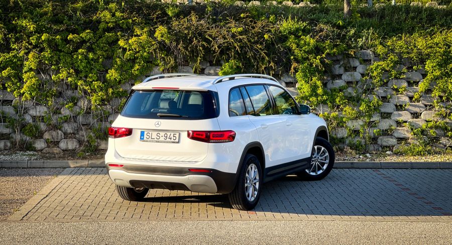 Alaptípus Mercedes módra, avagy 3 gyerek és a 3 ágú csillag – Mercedes GLB 180d - Autó & Motor - MOBILITY - glb mercedes, glb teszt, mercedes glb dízel, mercedes terepjáró, mercedes-benz glb 180d teszt, 