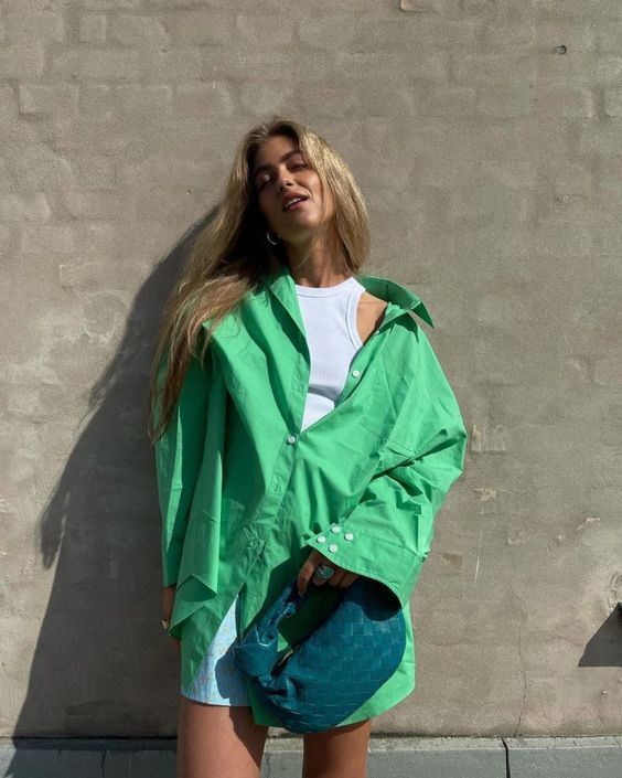 Stílusiskola: így viselj nyáron színes ingeket -  -  - divat, ing, outfit, stílus, színes ing, 