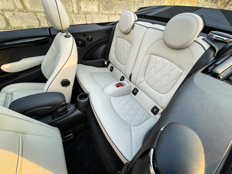 Csak az élvezet végett – Mini JCW Cabrio 2021 - Autó & Motor - MOBILITY - Mini  2021, Mini Cabrio teszt, Mini JWC Cabrio 2021 teszt, Mini teszt, 