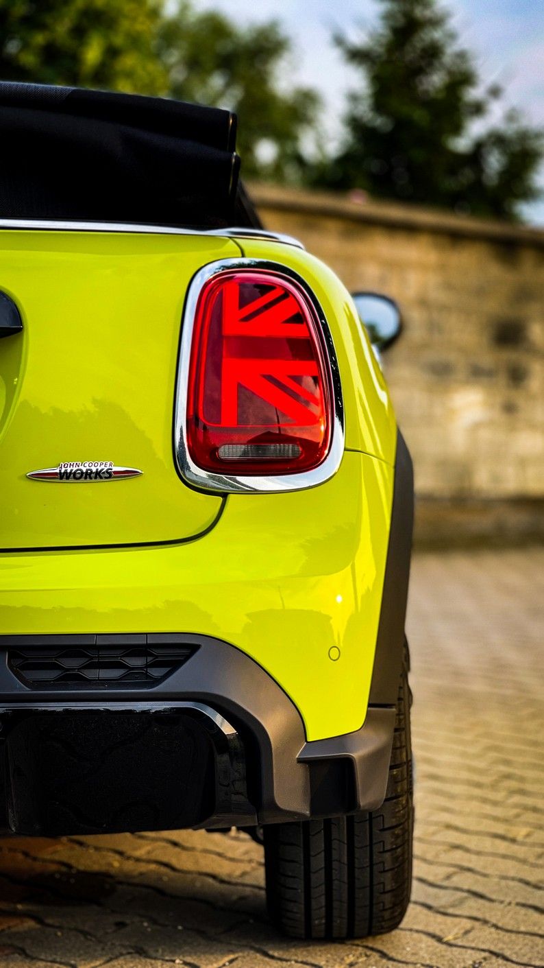 Csak az élvezet végett – Mini JCW Cabrio 2021 - Autó & Motor - MOBILITY - Mini  2021, Mini Cabrio teszt, Mini JWC Cabrio 2021 teszt, Mini teszt, 