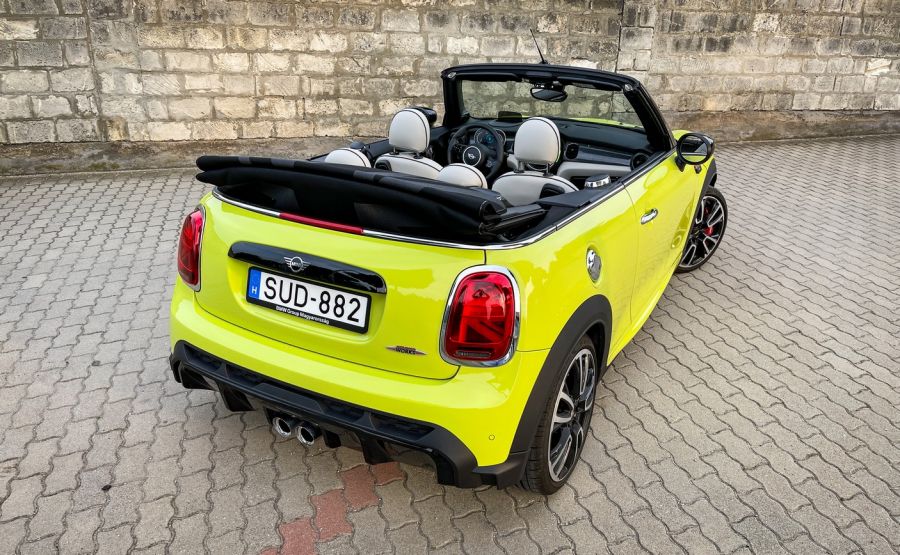 Csak az élvezet végett – Mini JCW Cabrio 2021 - Autó & Motor - MOBILITY - Mini  2021, Mini Cabrio teszt, Mini JWC Cabrio 2021 teszt, Mini teszt, 