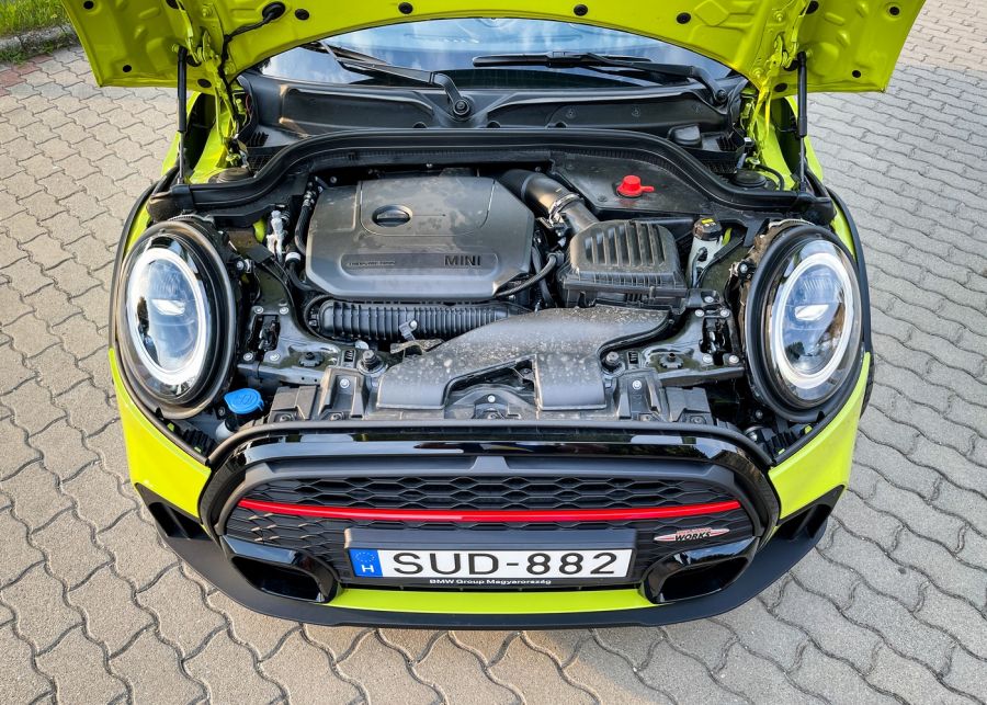 Csak az élvezet végett – Mini JCW Cabrio 2021 - Autó & Motor - MOBILITY - Mini  2021, Mini Cabrio teszt, Mini JWC Cabrio 2021 teszt, Mini teszt, 