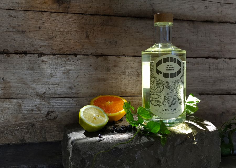 Nemeskomlókkal készített gint egy magyar kisüzemi sörfőzde - STYLELIFE - Gasztronómia - gin, nemeskomló, sörfőzde, 