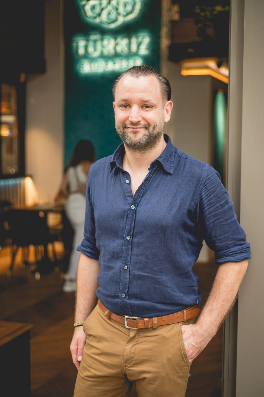 'Látni emberi sorsokat, amelyeknek ilyen módon te is részese lehetsz.' - Beszélgetés Csabányi Attilával, a Türkiz étterem üzletvezetőjével - STYLELIFE - Interjúk - interjú, türkiz étterem, vendéglátás, 