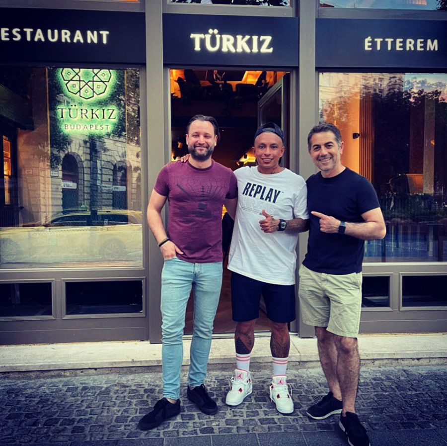 'Látni emberi sorsokat, amelyeknek ilyen módon te is részese lehetsz.' - Beszélgetés Csabányi Attilával, a Türkiz étterem üzletvezetőjével - STYLELIFE - Interjúk - interjú, türkiz étterem, vendéglátás, 