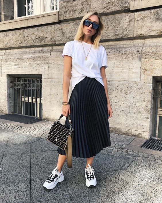 Stílusiskola: így viseld az örök klasszikus pliszírozott szoknyát -  -  - divat, nyár, outfit, pliszírozott szoknya, stílus, szoknya, 