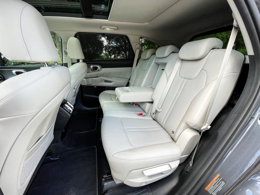 A tömegcikk és a prémium határa – KIA Sorento Plug-in Hybrid - Autó & Motor - MOBILITY - kia sorento, KIA sorento 2021 PHEV teszt, sorento hybrid, sorento hybrid teszt, sorento kia, sorento plug-in hybrid teszt, 