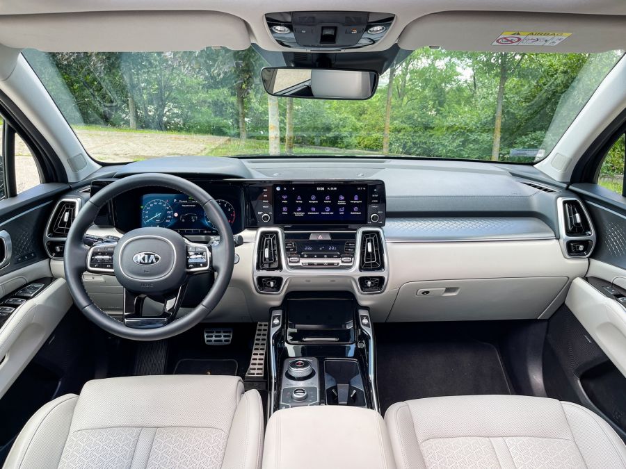 A tömegcikk és a prémium határa – KIA Sorento Plug-in Hybrid - Autó & Motor - MOBILITY - kia sorento, KIA sorento 2021 PHEV teszt, sorento hybrid, sorento hybrid teszt, sorento kia, sorento plug-in hybrid teszt, 