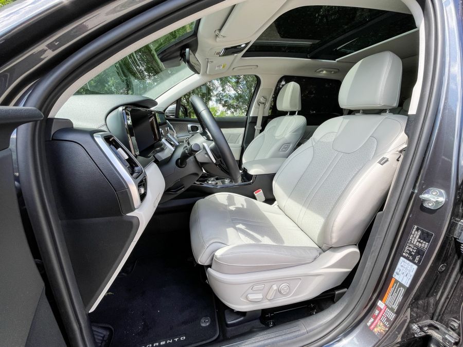 A tömegcikk és a prémium határa – KIA Sorento Plug-in Hybrid - Autó & Motor - MOBILITY - kia sorento, KIA sorento 2021 PHEV teszt, sorento hybrid, sorento hybrid teszt, sorento kia, sorento plug-in hybrid teszt, 