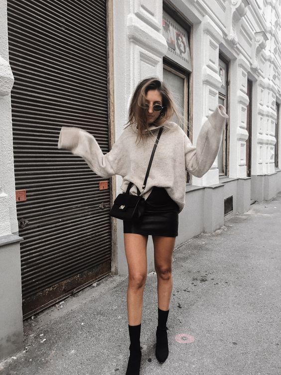 Stílusiskola: így viselj miniszoknyát, amikor hűvösre fordul az idő -  -  - divat, miniszoknya, outfit, ősz, stílus, 