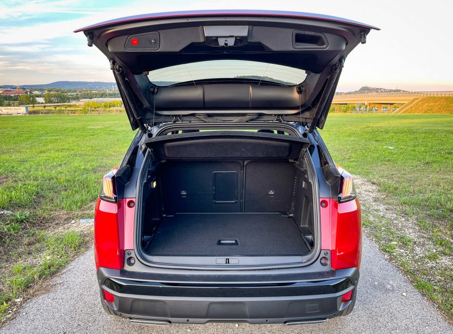 Harapós nagymacska - Peugeot 3008 GT - Autó & Motor - MOBILITY - 3008, 3008 peugeot, peugeot, peugeot 3008, peugeot 3008 gt, 