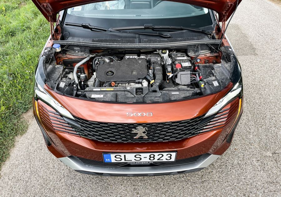 Családbarát – Peugeot 5008 Active Pack 1,5 Blue HDi - Autó & Motor - MOBILITY - 5008 dízel teszt, 5008 peugeot, 5008 peugeot 2021, 5008 teszt, Peugeot 5008 Active 1%2C5 dízel teszt, Peugeot 5008 dízel Active teszt, 