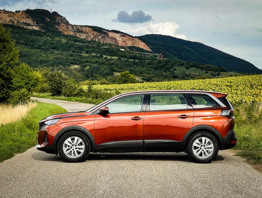 Családbarát – Peugeot 5008 Active Pack 1,5 Blue HDi - Autó & Motor - MOBILITY - 5008 dízel teszt, 5008 peugeot, 5008 peugeot 2021, 5008 teszt, Peugeot 5008 Active 1%2C5 dízel teszt, Peugeot 5008 dízel Active teszt, 