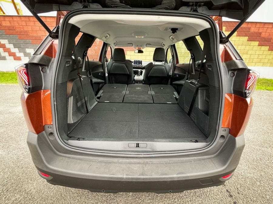 Családbarát – Peugeot 5008 Active Pack 1,5 Blue HDi - Autó & Motor - MOBILITY - 5008 dízel teszt, 5008 peugeot, 5008 peugeot 2021, 5008 teszt, Peugeot 5008 Active 1%2C5 dízel teszt, Peugeot 5008 dízel Active teszt, 