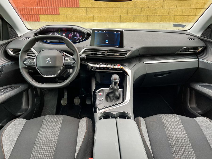 Családbarát – Peugeot 5008 Active Pack 1,5 Blue HDi - Autó & Motor - MOBILITY - 5008 dízel teszt, 5008 peugeot, 5008 peugeot 2021, 5008 teszt, Peugeot 5008 Active 1%2C5 dízel teszt, Peugeot 5008 dízel Active teszt, 