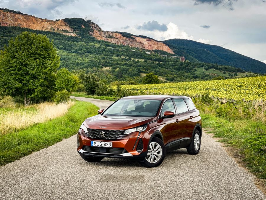 Családbarát – Peugeot 5008 Active Pack 1,5 Blue HDi - Autó & Motor - MOBILITY - 5008 dízel teszt, 5008 peugeot, 5008 peugeot 2021, 5008 teszt, Peugeot 5008 Active 1%2C5 dízel teszt, Peugeot 5008 dízel Active teszt, 