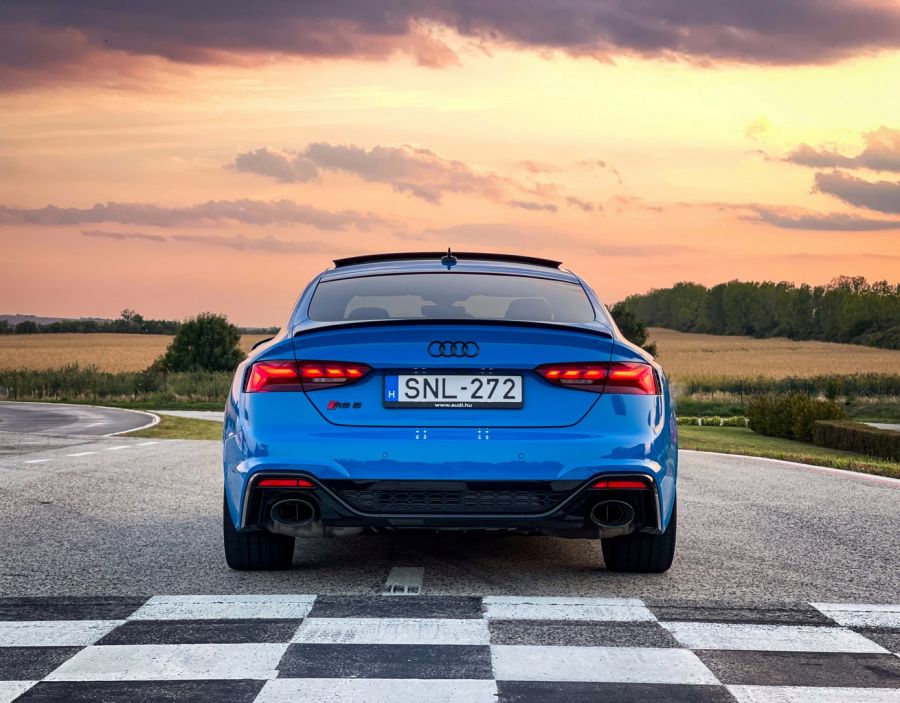 A gyönyörű nő, aki főzni is tud – Audi RS5 Sportback - Autó & Motor - MOBILITY - 2021 Audi RS5, Audi RS5 Sporback teszt, RS5 Audi, RS5 Sportback, 