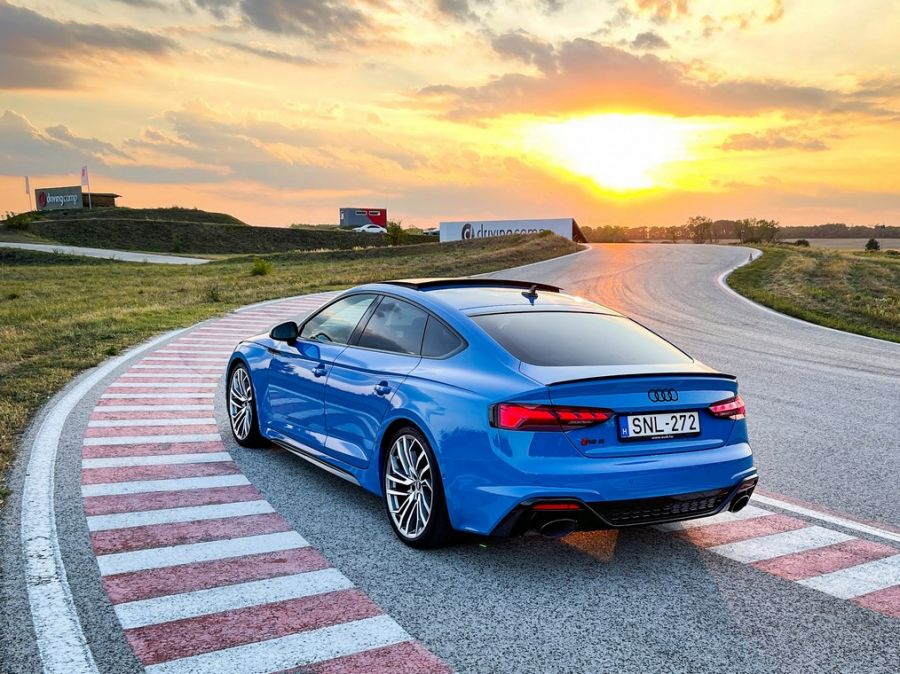 A gyönyörű nő, aki főzni is tud – Audi RS5 Sportback - Autó & Motor - MOBILITY - 2021 Audi RS5, Audi RS5 Sporback teszt, RS5 Audi, RS5 Sportback, 