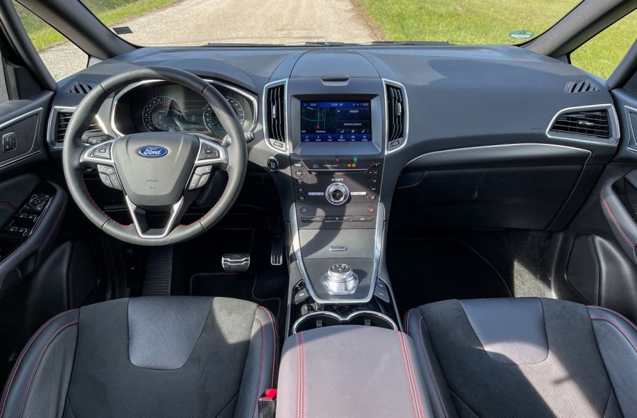 Régi ismerős új szívvel – Ford S-Max 2.5l FHEV FWD - Autó & Motor - MOBILITY - 2021 Ford S-MAX, 2021 Ford S-Max teszt, Ford S-Max 2.5 FHEV FWD teszt, Ford S-Max teszt, S-Max FHEV teszt, S-Max full hybrid teszt, 