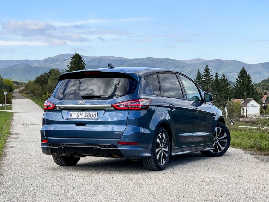 Régi ismerős új szívvel – Ford S-Max 2.5l FHEV FWD - Autó & Motor - MOBILITY - 2021 Ford S-MAX, 2021 Ford S-Max teszt, Ford S-Max 2.5 FHEV FWD teszt, Ford S-Max teszt, S-Max FHEV teszt, S-Max full hybrid teszt, 