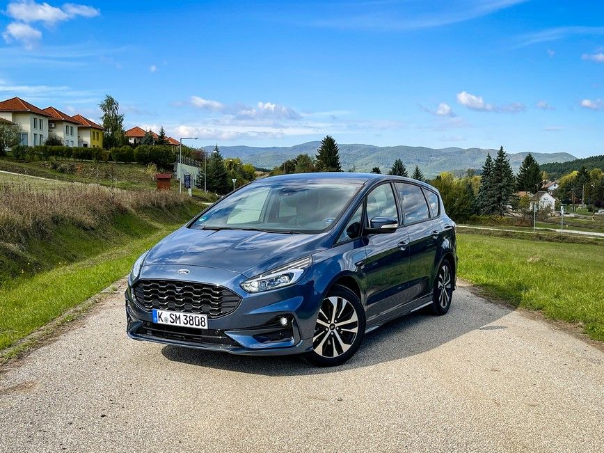 Régi ismerős új szívvel – Ford S-Max 2.5l FHEV FWD - Autó & Motor - MOBILITY - 2021 Ford S-MAX, 2021 Ford S-Max teszt, Ford S-Max 2.5 FHEV FWD teszt, Ford S-Max teszt, S-Max FHEV teszt, S-Max full hybrid teszt, 