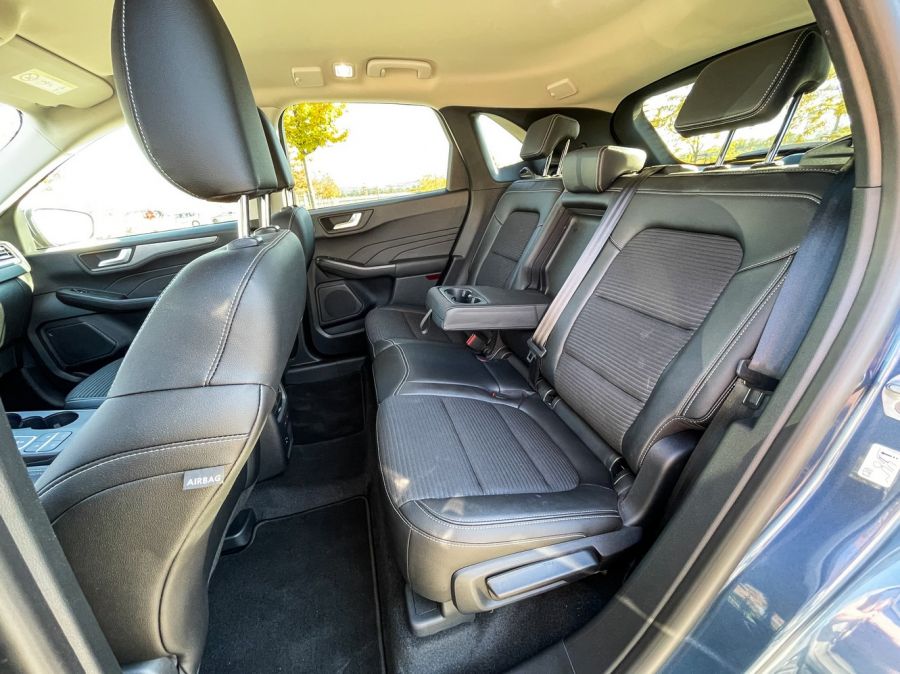 Kabát, sapka megvan, de milyen legyen a cipő? – Ford Kuga Titanium X 2.5l FHEV FWD - Autó & Motor - MOBILITY - Ford Kuga 2021 hybrid teszt, Ford Kuga full hybrid teszt, Ford Kuga Titanium X FHEV teszt, kuga 2021, kuga hybrid, kuga teszt, 