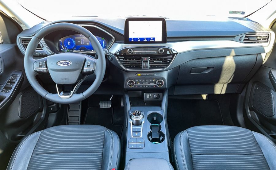 Kabát, sapka megvan, de milyen legyen a cipő? – Ford Kuga Titanium X 2.5l FHEV FWD - Autó & Motor - MOBILITY - Ford Kuga 2021 hybrid teszt, Ford Kuga full hybrid teszt, Ford Kuga Titanium X FHEV teszt, kuga 2021, kuga hybrid, kuga teszt, 