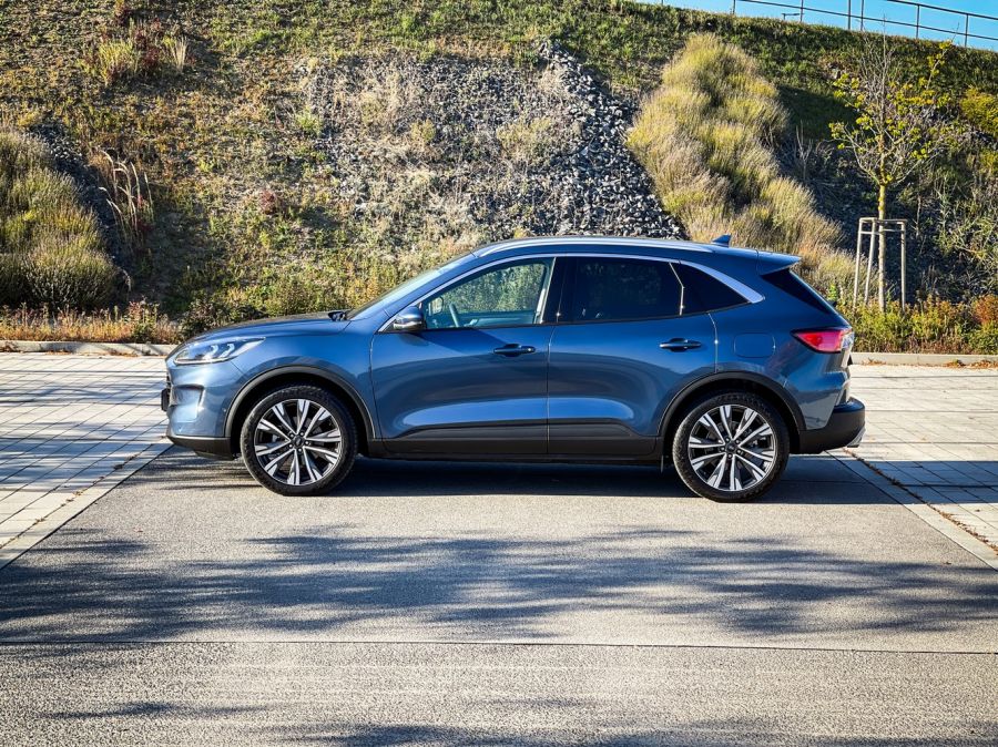 Kabát, sapka megvan, de milyen legyen a cipő? – Ford Kuga Titanium X 2.5l FHEV FWD - Autó & Motor - MOBILITY - Ford Kuga 2021 hybrid teszt, Ford Kuga full hybrid teszt, Ford Kuga Titanium X FHEV teszt, kuga 2021, kuga hybrid, kuga teszt, 