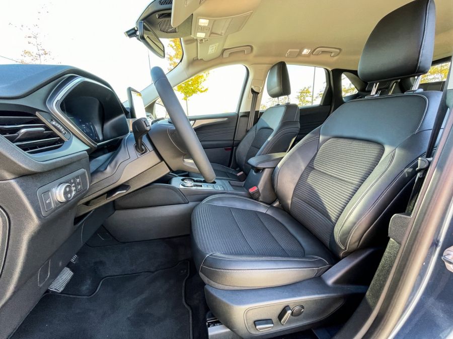 Kabát, sapka megvan, de milyen legyen a cipő? – Ford Kuga Titanium X 2.5l FHEV FWD - Autó & Motor - MOBILITY - Ford Kuga 2021 hybrid teszt, Ford Kuga full hybrid teszt, Ford Kuga Titanium X FHEV teszt, kuga 2021, kuga hybrid, kuga teszt, 