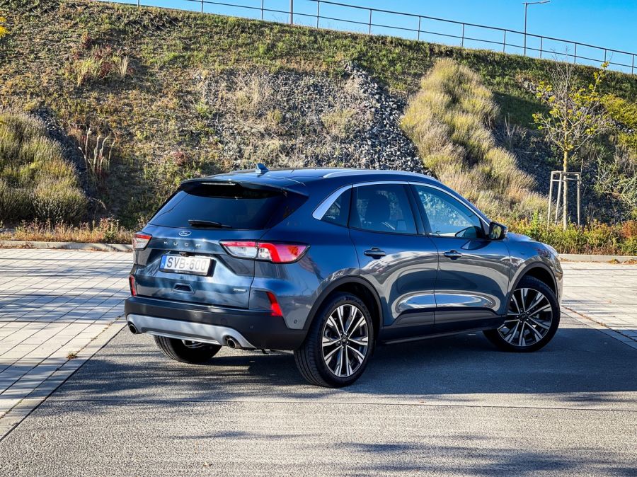 Kabát, sapka megvan, de milyen legyen a cipő? – Ford Kuga Titanium X 2.5l FHEV FWD - Autó & Motor - MOBILITY - Ford Kuga 2021 hybrid teszt, Ford Kuga full hybrid teszt, Ford Kuga Titanium X FHEV teszt, kuga 2021, kuga hybrid, kuga teszt, 