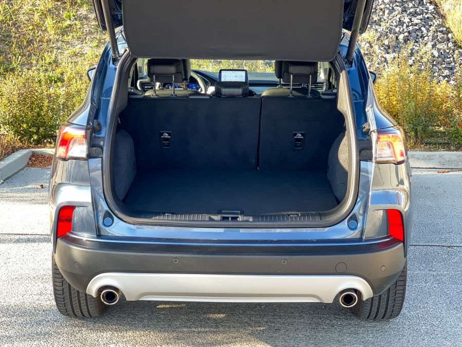 Kabát, sapka megvan, de milyen legyen a cipő? – Ford Kuga Titanium X 2.5l FHEV FWD - Autó & Motor - MOBILITY - Ford Kuga 2021 hybrid teszt, Ford Kuga full hybrid teszt, Ford Kuga Titanium X FHEV teszt, kuga 2021, kuga hybrid, kuga teszt, 