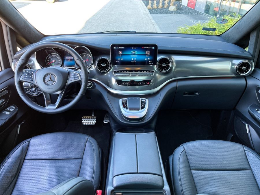 Luxusbusz a „brigádnak” – Mercedes V300d - Autó & Motor - MOBILITY - 2021 Mercedes-Benz V 300d teszt, mercedes benz, Mercedes V, Mercedes V 300d teszt, Mercedes V teszt, V osztály 300d teszt, 