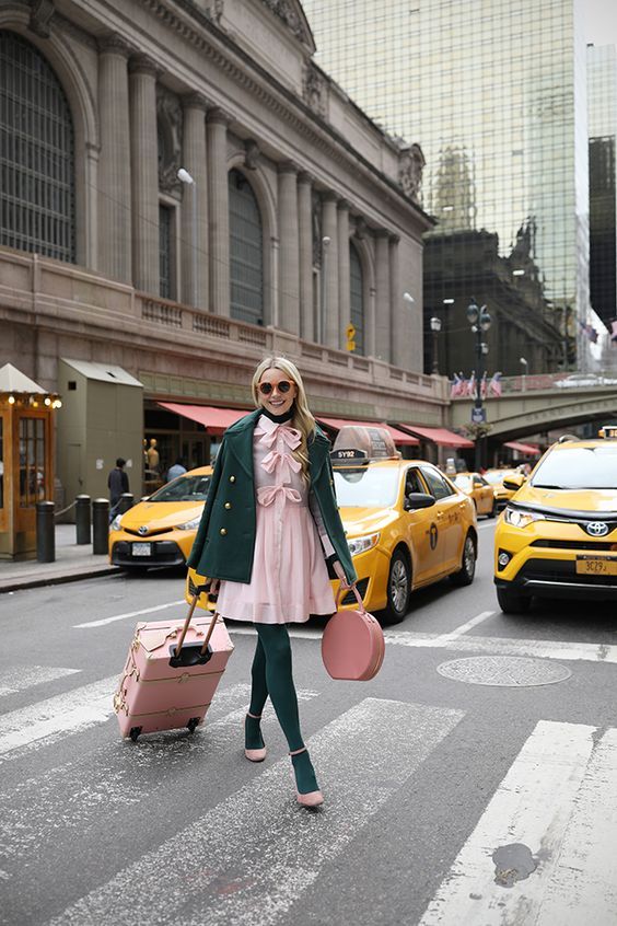 Stílusiskola: karácsonyi outfitek rózsaszínnel -  -  - divat, karácsony, outfit, rózsaszín, stílus, tél, 