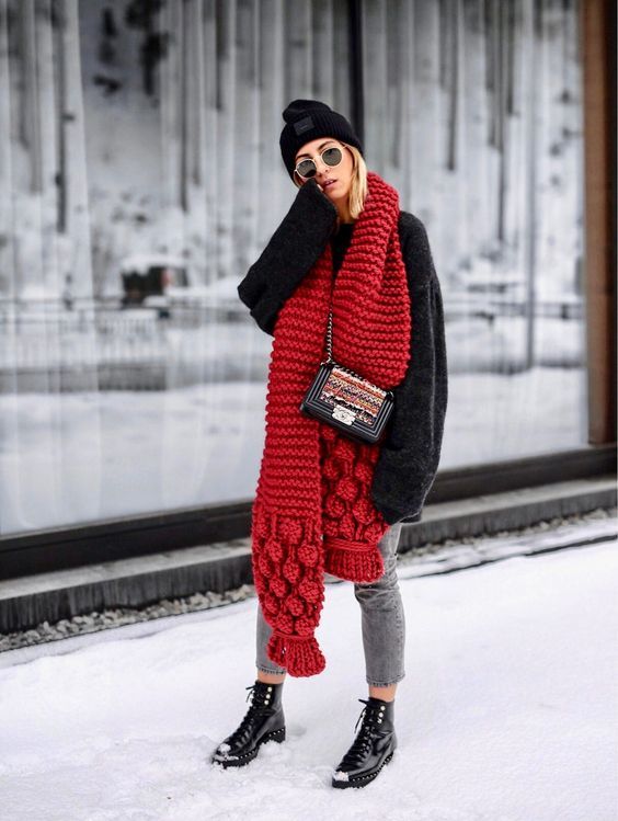 Stílusiskola: így viselj színes sálakat -  -  - kötött sál, outfit, sál, stílus, tél, 