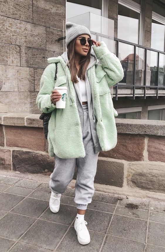 Stílusiskola: így viseld télen a csodás zsályazöld színt -  -  - divat, outfit, stílus, tél, zsálya, 