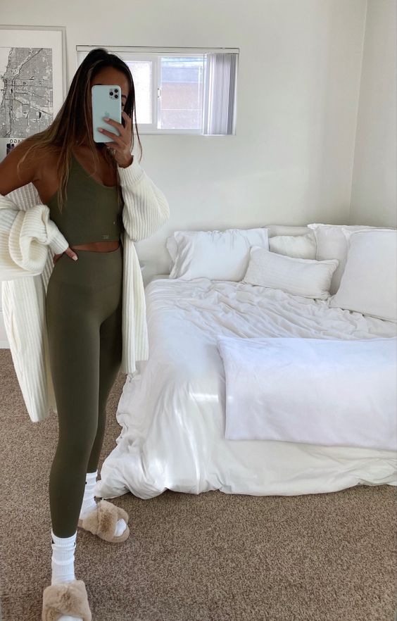 Stílusiskola: szettek nyugis szilveszteri programokhoz -  -  - divat, kényelmes, otthon, outfit, stílus, szilveszter, 