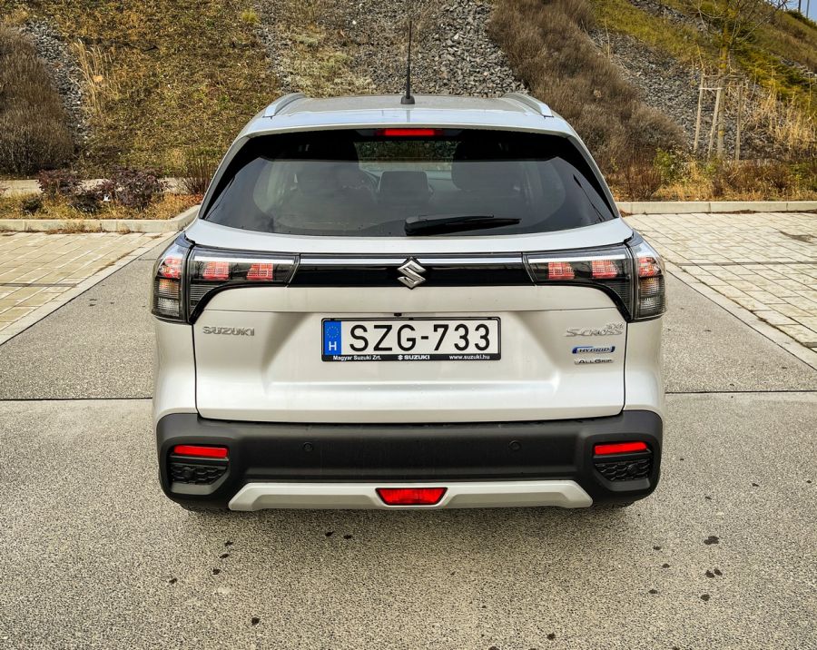 Több, mint facelift – Suzuki S-Cross 1.4 AllGrip GLX Panoráma - Autó & Motor - MOBILITY - s-cross 2022, s-cross teszt, suzuki, suzuki s cross, Suzuki S-Cross 1%2C4 GLX Panoráma teszt, Suzuki S-Cross 2021 teszt, Suzuki S-Cross 2022 teszt, 