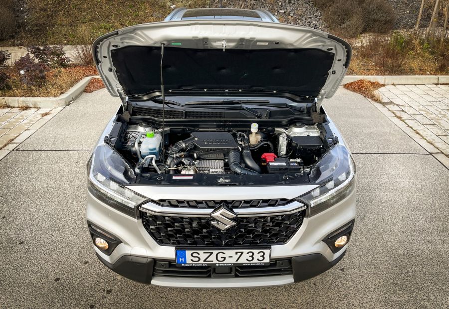 Több, mint facelift – Suzuki S-Cross 1.4 AllGrip GLX Panoráma - Autó & Motor - MOBILITY - s-cross 2022, s-cross teszt, suzuki, suzuki s cross, Suzuki S-Cross 1%2C4 GLX Panoráma teszt, Suzuki S-Cross 2021 teszt, Suzuki S-Cross 2022 teszt, 