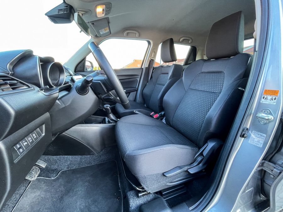 Mindegy kié, szeretem! – Suzuki Swift 1,2 mild-hybrid GLX CVT - Autó & Motor - MOBILITY - 2021 Suzuki Swift 1%2C2 GLX, 2021 Swift teszt, Suzuki Swift GLX automata teszt, Suzuki teszt, Swift GLX CVT teszt, Swift teszt, 