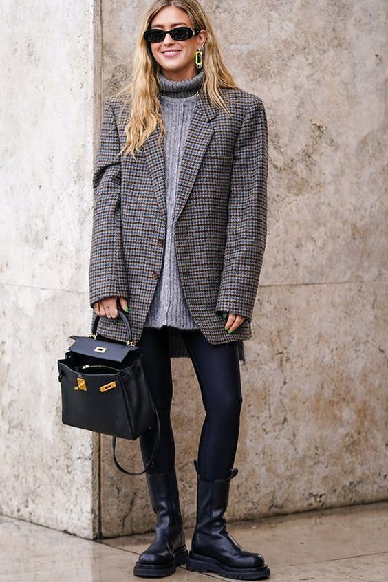 Stílusiskola: így viselj télen szürke pulcsikat -  -  - divat, outfit, stílus, szürke, szürke pulcsi, 