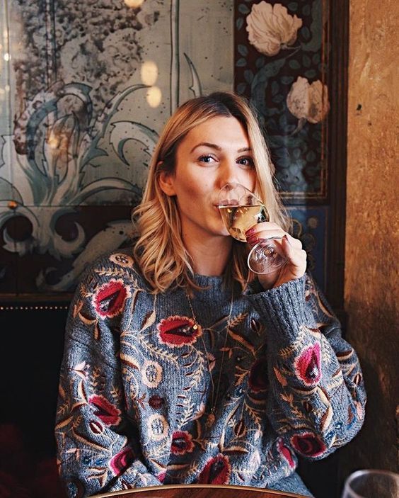 Stílusiskola: varázsolj tavaszi hangulatot virágos pulcsikkal -  -  - divat, outfit, stílus, virágos pulcsi, 